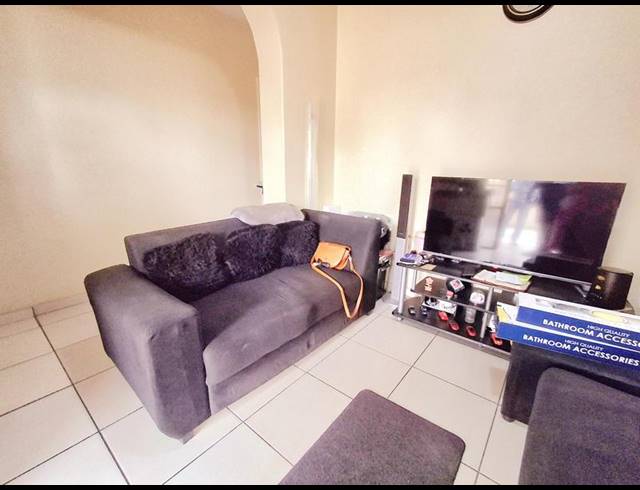 2 BEDROOM PROPERTY TO RENT IN MEREBANK